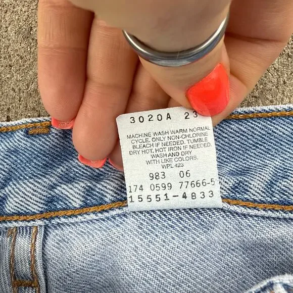 Vintage 90s Levi's 550 Relaxed Fit Tapered Leg Light Blue Jeans Size 12 Reg M